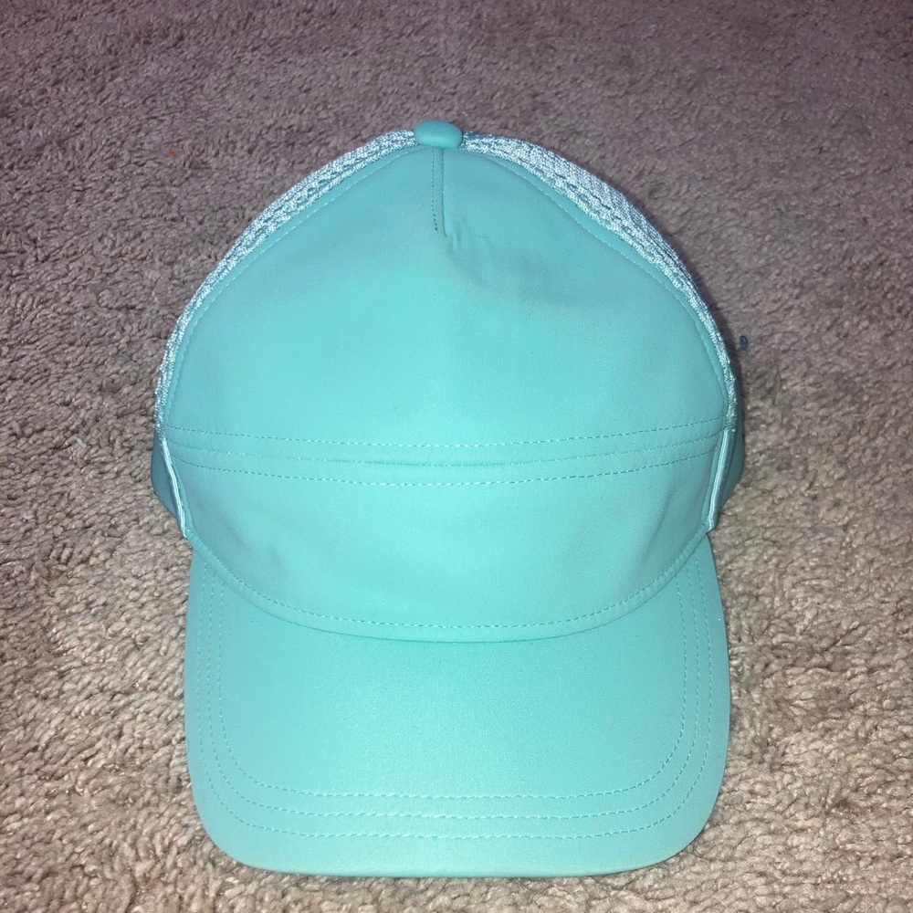 Lululemon hat with snap back